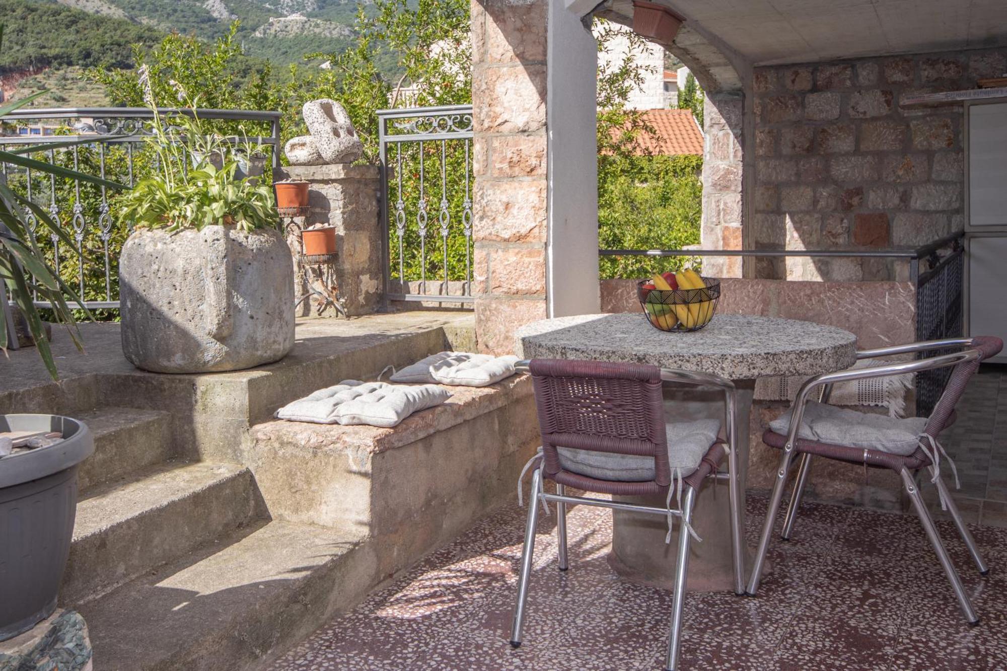 Stone Beach Apartments Pržno Eksteriør bilde
