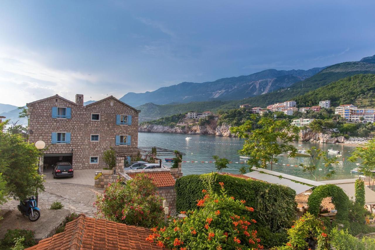 Stone Beach Apartments Pržno Eksteriør bilde